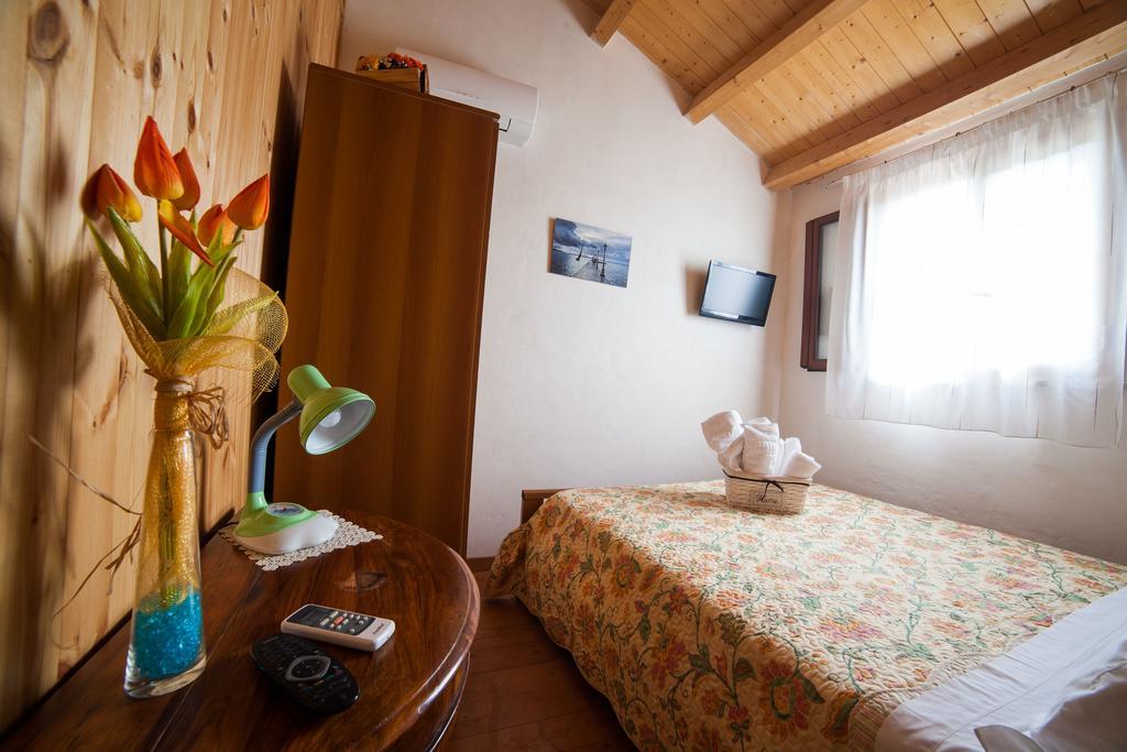 Acqua Di Mare Bed & Breakfast Locogrande Cameră foto